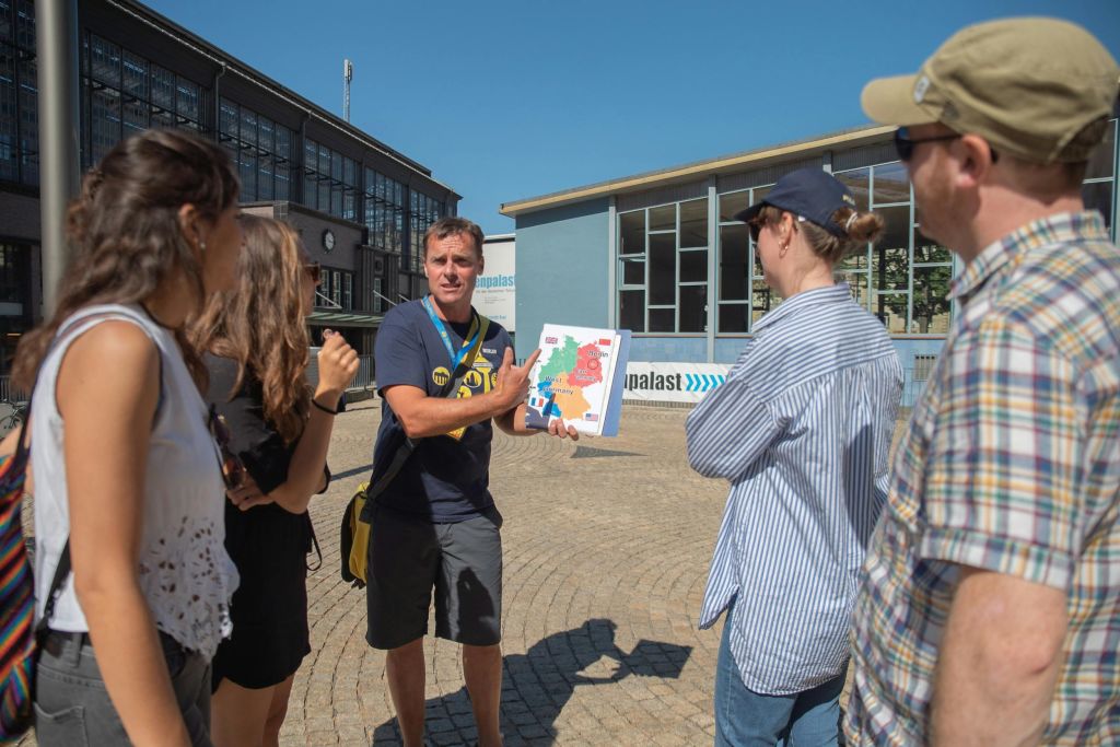 눈물의 궁전에서 즐기는 베를린 냉전 가이드 투어