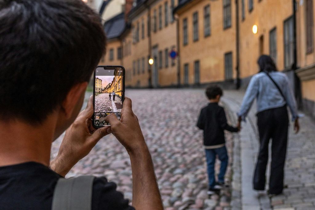 Papá fotografiando a su familia