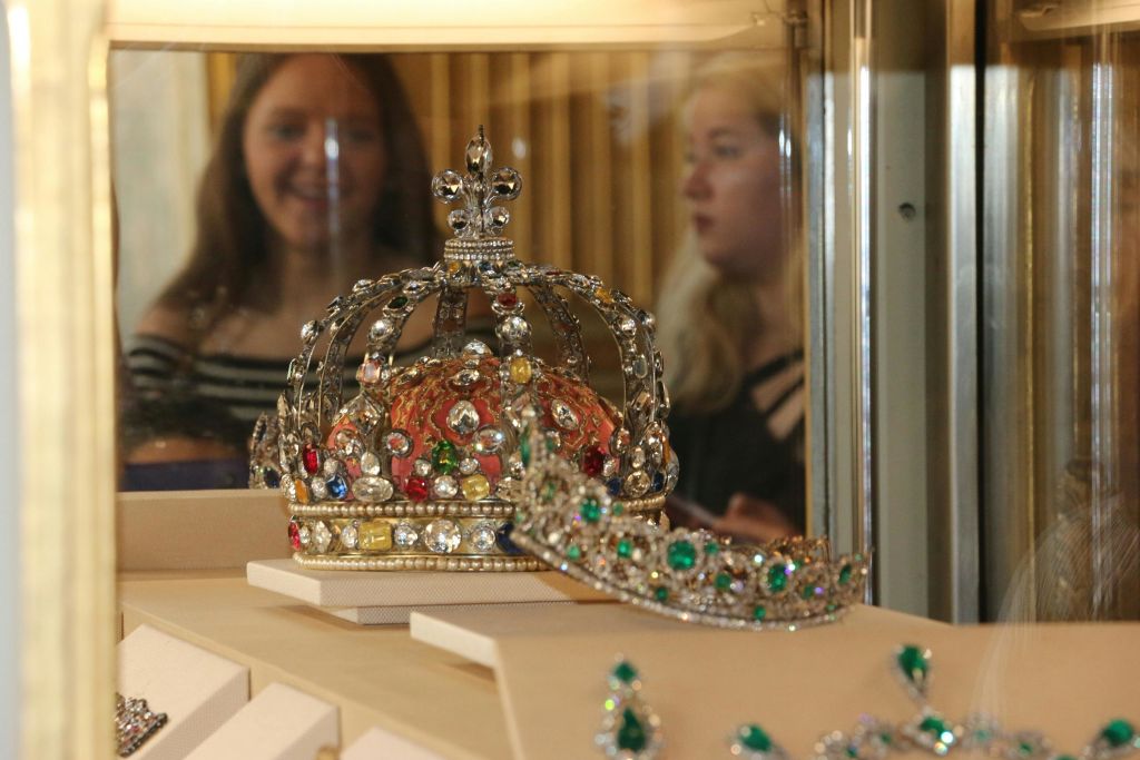 마블과 프랑스에서 가장 귀중한 왕관 보석!