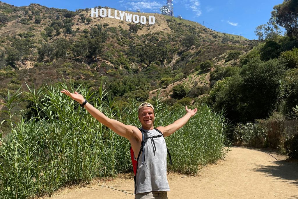 할리우드 체험을 마음껏 즐겨보세요. 호스트와 게스트를 가까이에서 만나보세요.