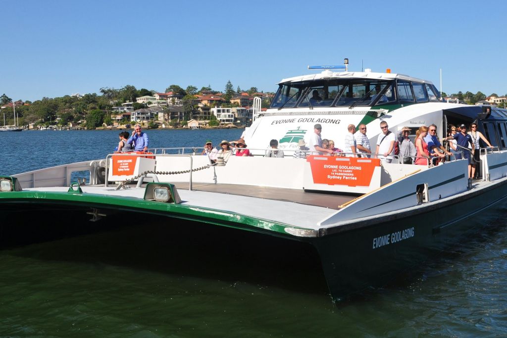 투어가 끝나는 서큘러 키로 돌아오는 페리