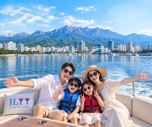 [Gangwon Sokcho] Romantic Public/Private Yacht Tour(I Love U Yacht)