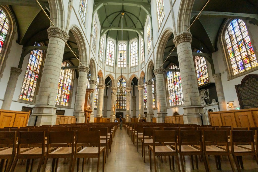 합창단에서는 화려한 Gouda 안경으로 둘러싸여 있습니다.