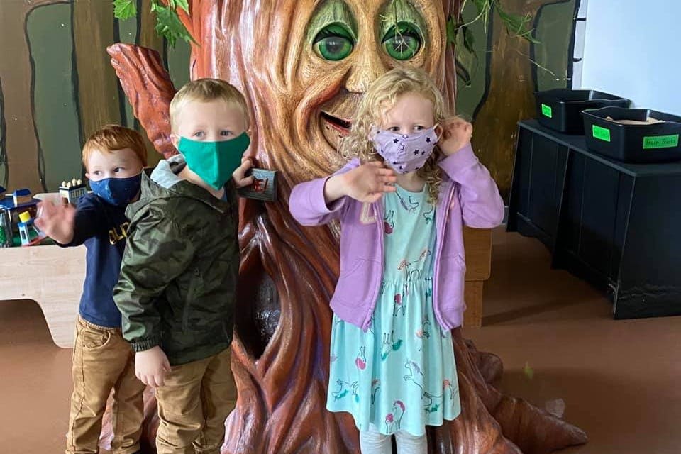 어린이 디스커버리 박물관 웅장한 급류