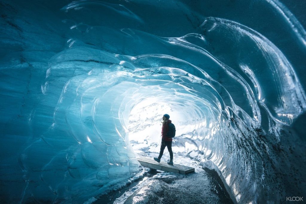 초자연적인 모험을 위해 Mýrdalsjökull 빙하 중심부로 모험을 떠나보세요.
