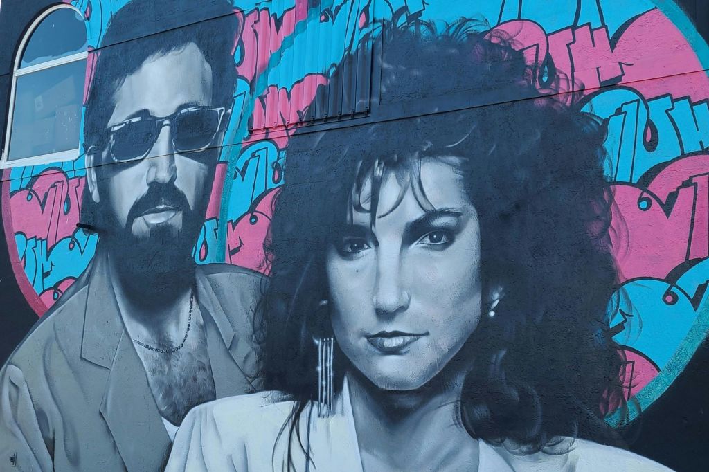 미국에서 가장 유명한 쿠바인 중 한 명인 글로리아 에스테판이 있는 벽화