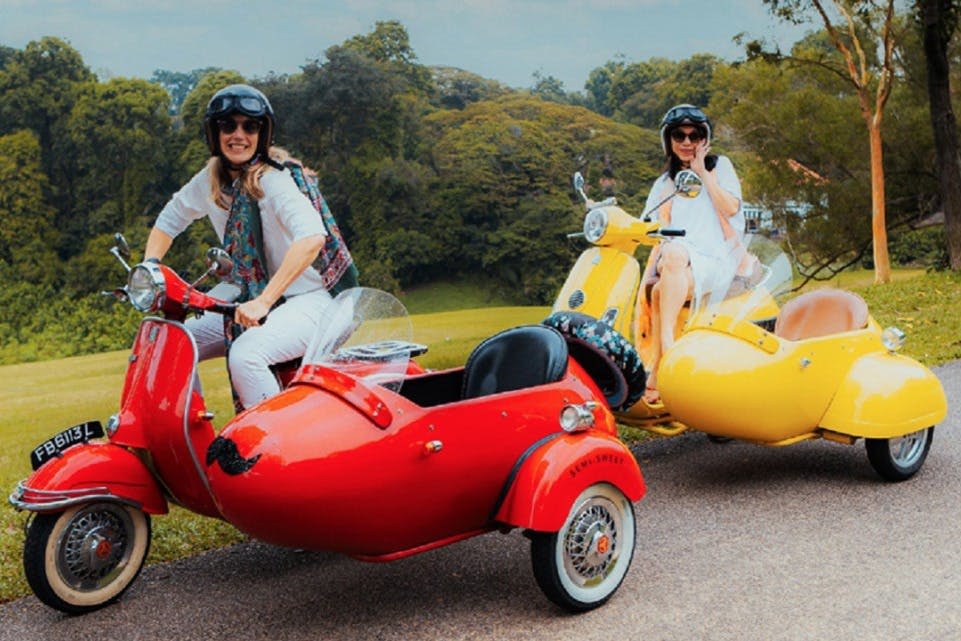 베스파 타고 즐기는 싱가포르 사이드카 투어 (부유한 아시아인)