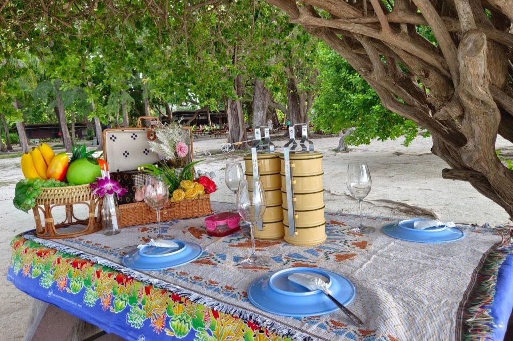 해변에서 즐기는 점심