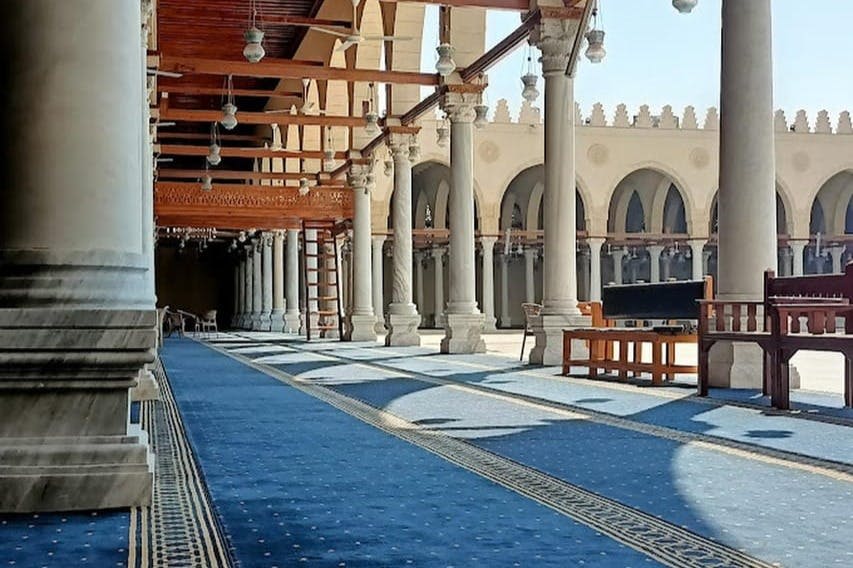 카이로의 역사를 알아보는 가이드 투어 - 이집트 최초의 모스크인 암르 이븐 알 아스 모스크와 그 문화적 중요성