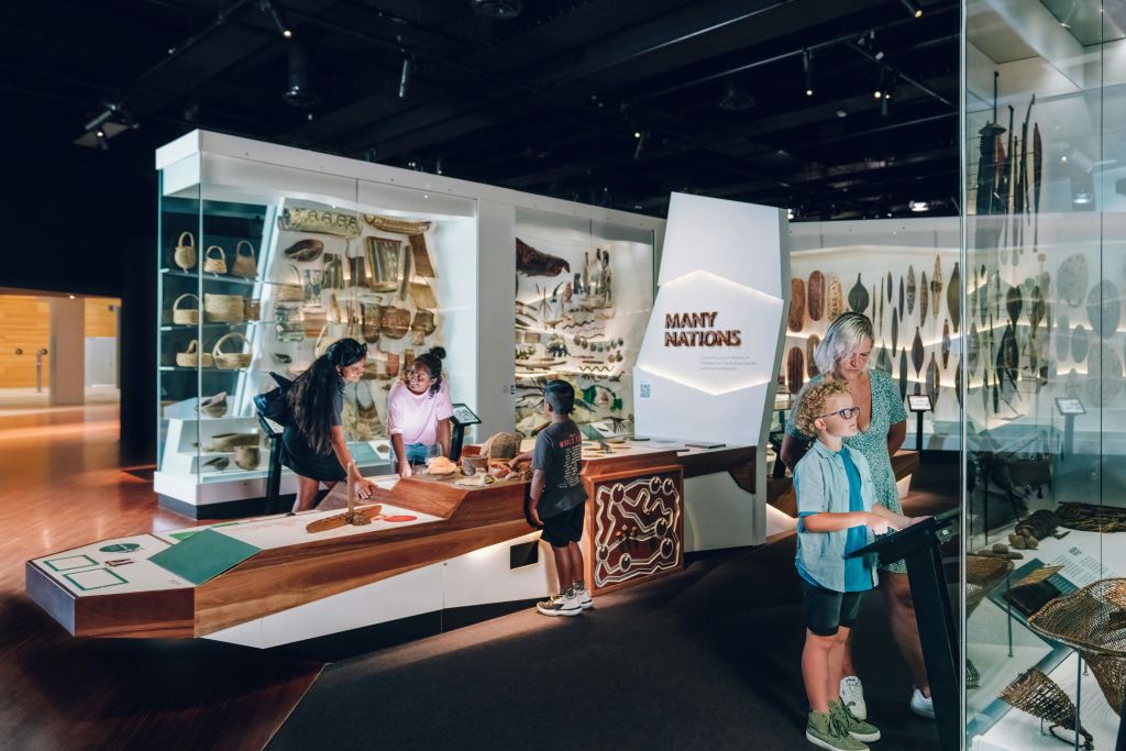 첫 번째 사람들의 갤러리