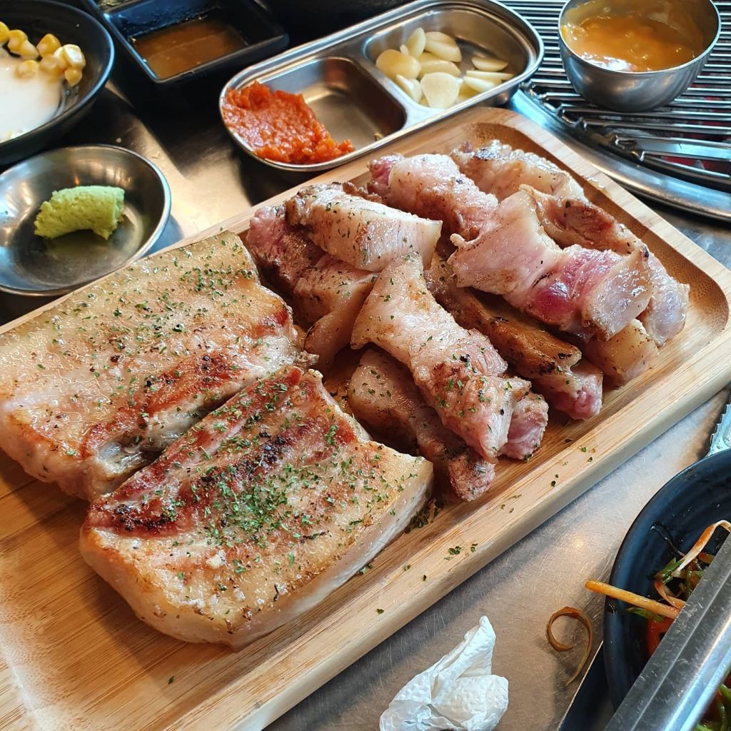 까망 돼지 본점