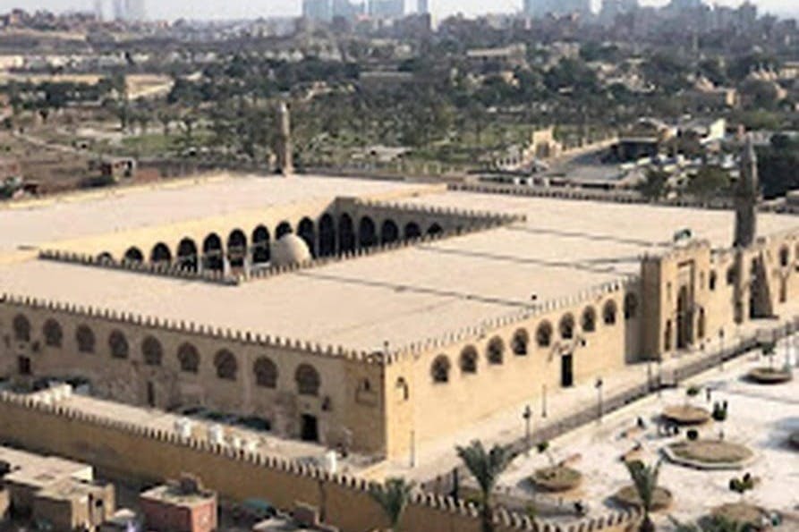 카이로의 역사를 알아보는 가이드 투어 - 이집트 최초의 모스크인 암르 이븐 알 아스 모스크와 그 문화적 중요성