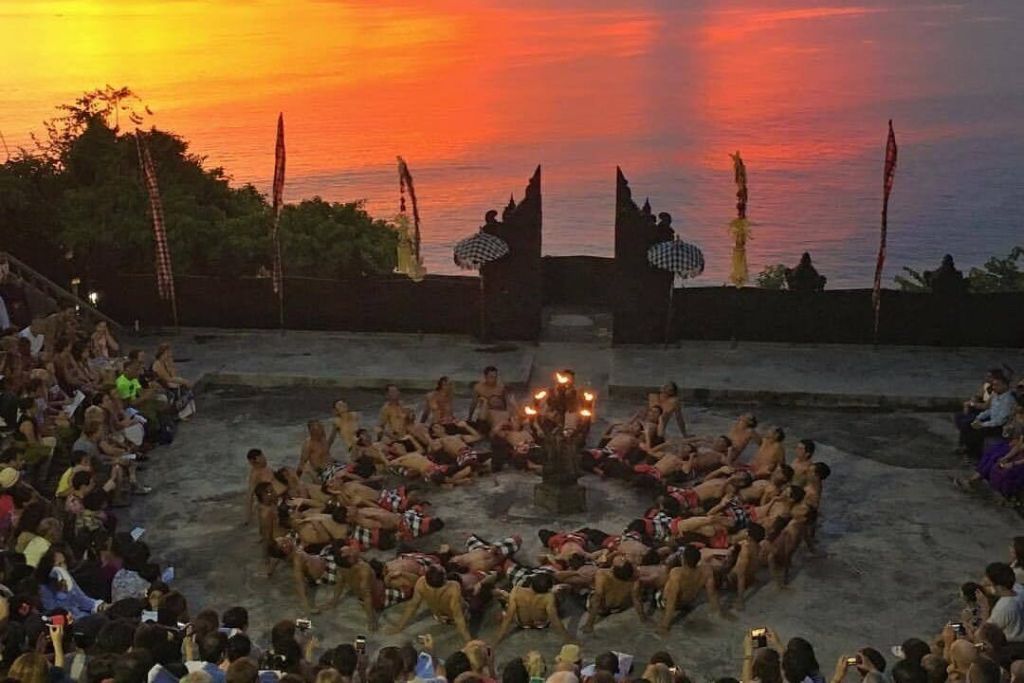 울루와뚜 케착 & 불춤 공연