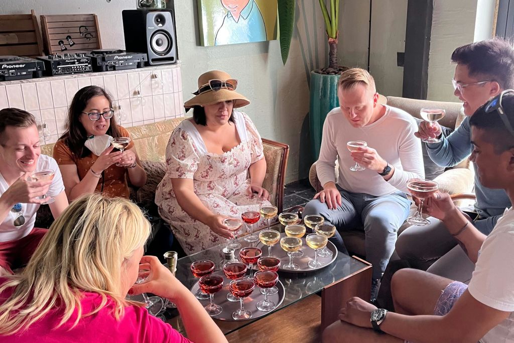 현지 과일과 베리 와인 테이스팅