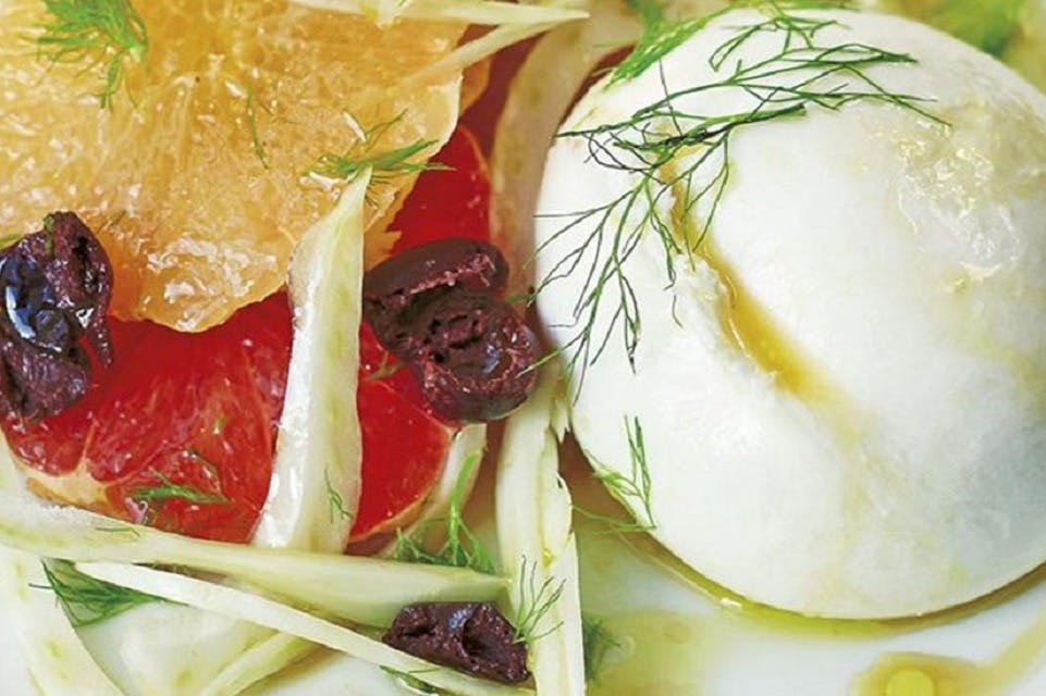 스카이 두바이에서 즐기는 럭셔리한 저녁 식사