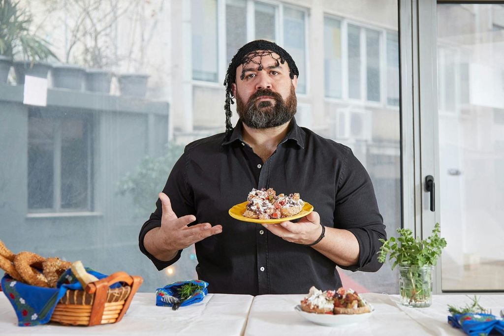 Der erste Charakter der Show, der aus Kreta stammt