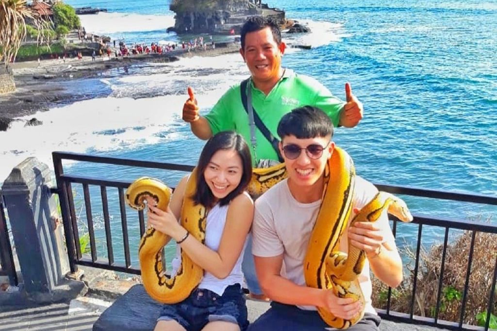 사진 촬영을 위한 타나의 뱀 부지