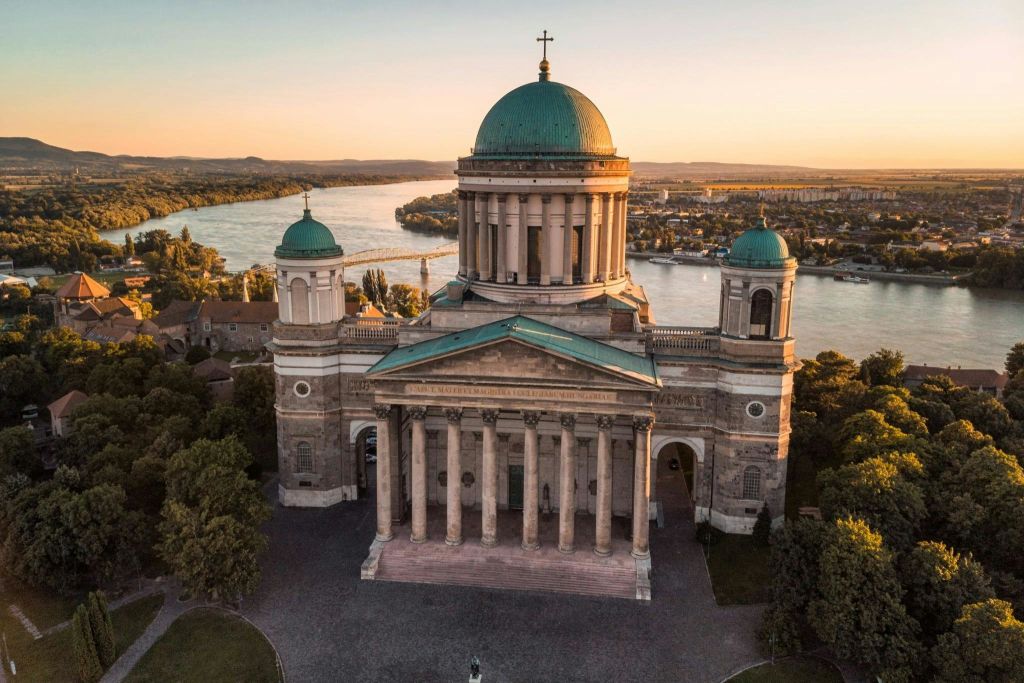 에스테르곰바질리카