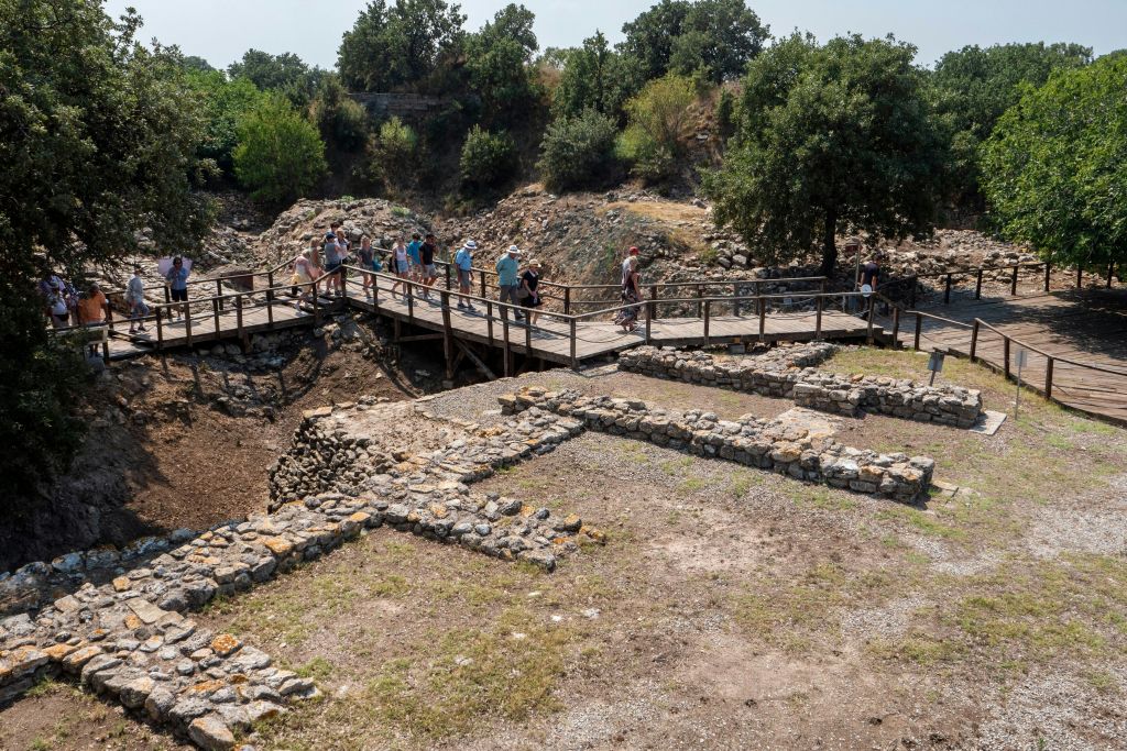 호메로스의 일리아드 특급 관광객 투어에서 트로이 전쟁이 언급된 장소로도 알려진 고대 도시 트로이