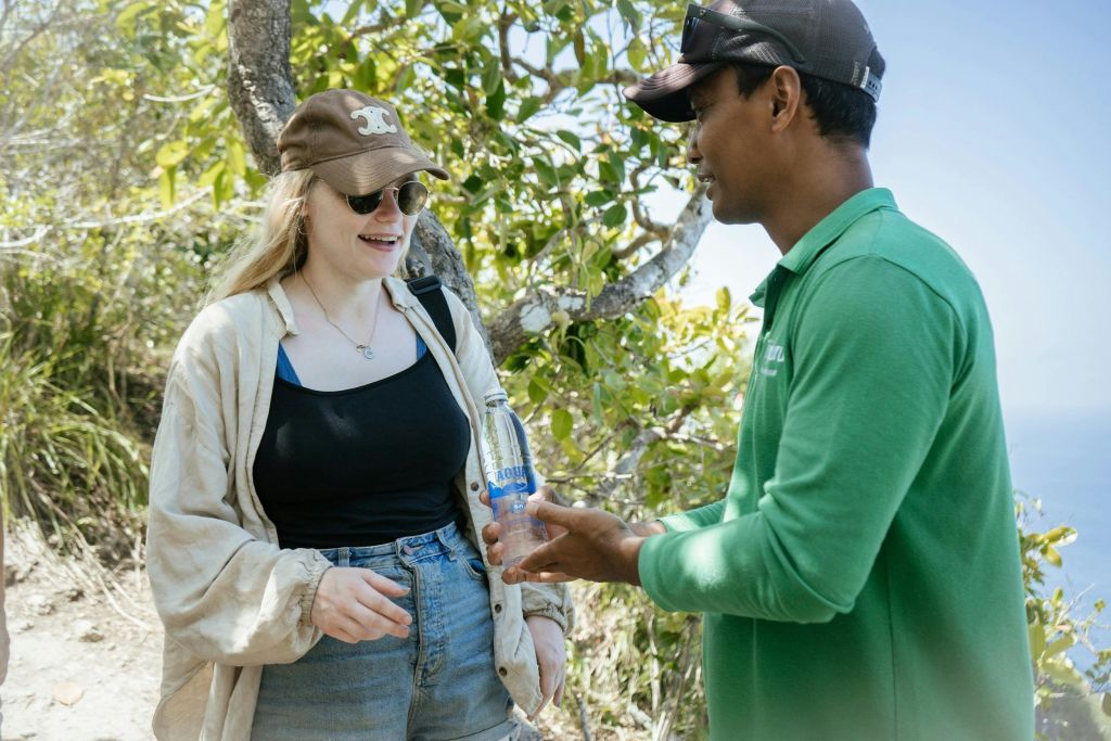 유리병에 물 공급을 우선시하는 지속 가능한 경험 탐색
