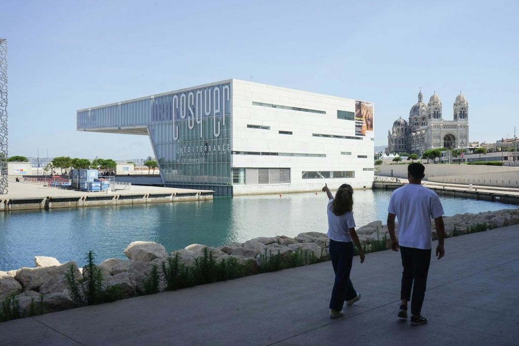 코스커 동굴 외관