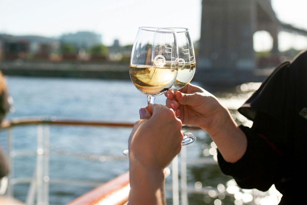 몬트리올 디너 보트 투어 (3코스)