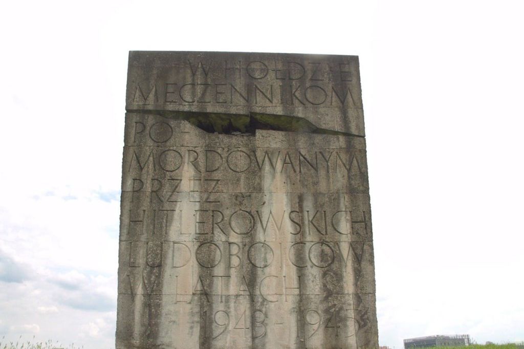 기념비에 새겨진 비문