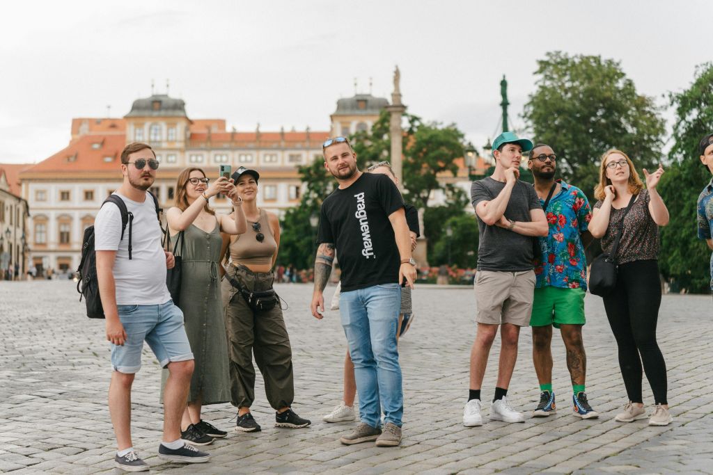 성 단지 바로 바깥