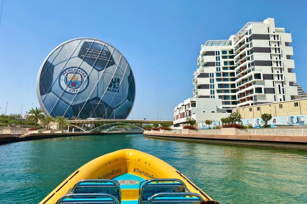 야스 투어의 환상적인 주요 관광지에 있는 알 다르 본사 (코인 빌딩).