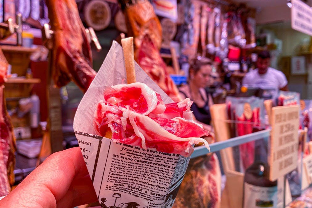 이번 방문에서 이베리아 햄은 레스토랑 중 한 곳에서 맛보았습니다.