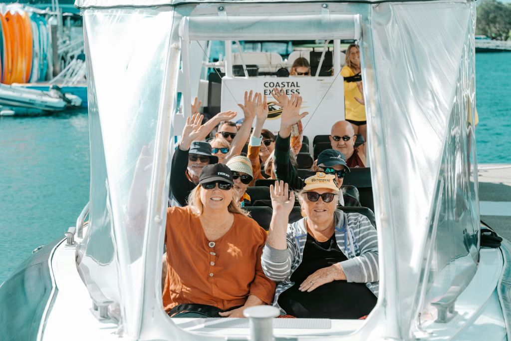 래프팅으로 즐기는 행복한 고래 관찰