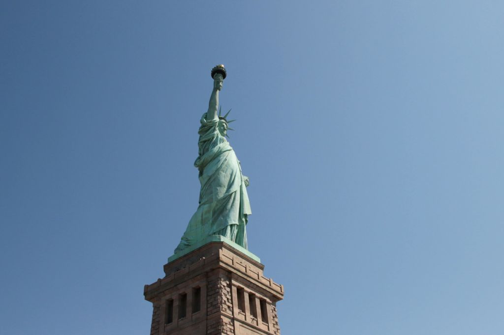 자유의 여신상의 로우 앵글 뷰