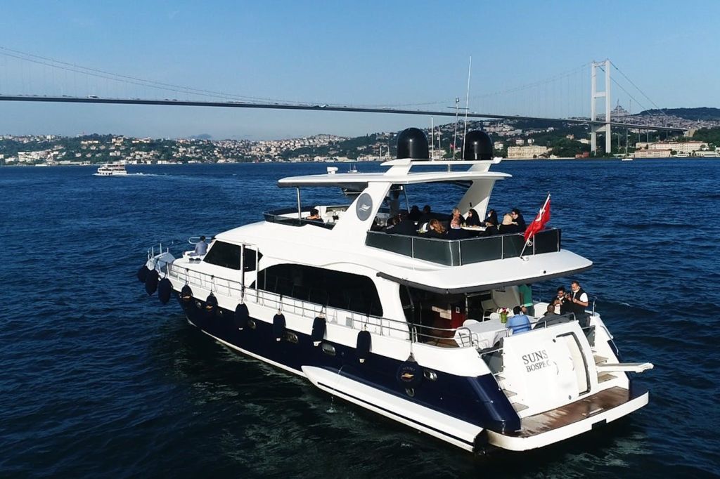 럭셔리 요트를 타고 즐기는 보스포루스 관광 크루즈