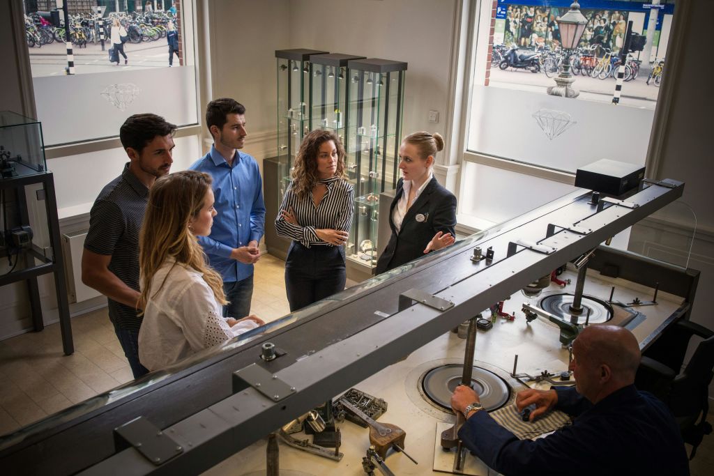 모국어로 진행되는 개인 투어를 예약하세요