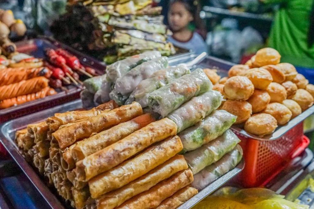 정통한 현지 호스트가 엄선한 10가지 맛있는 음식과 음료를 즐겨보세요.