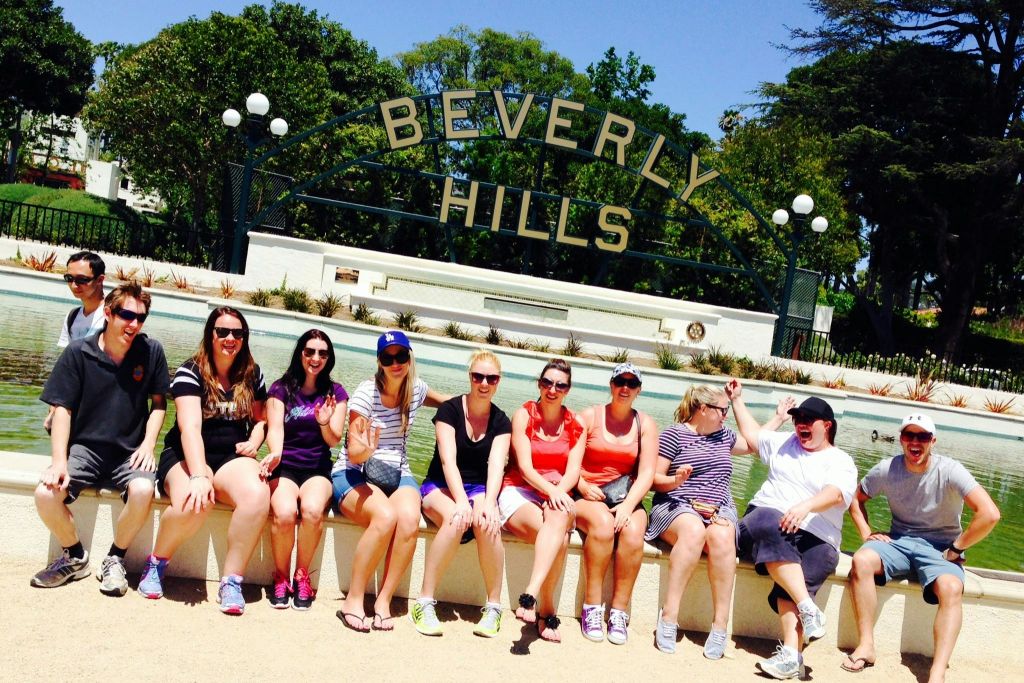 베벌리힐스 표지판 앞에서 잠시 그림 그리기