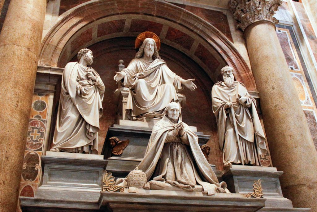 교회 동상 내부