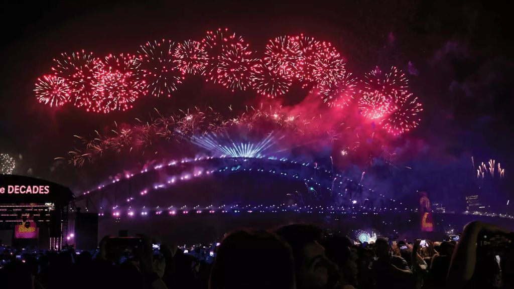 시계가 12시가 될 때까지 카운트다운하고 새해 불꽃놀이를 즐겨보세요.