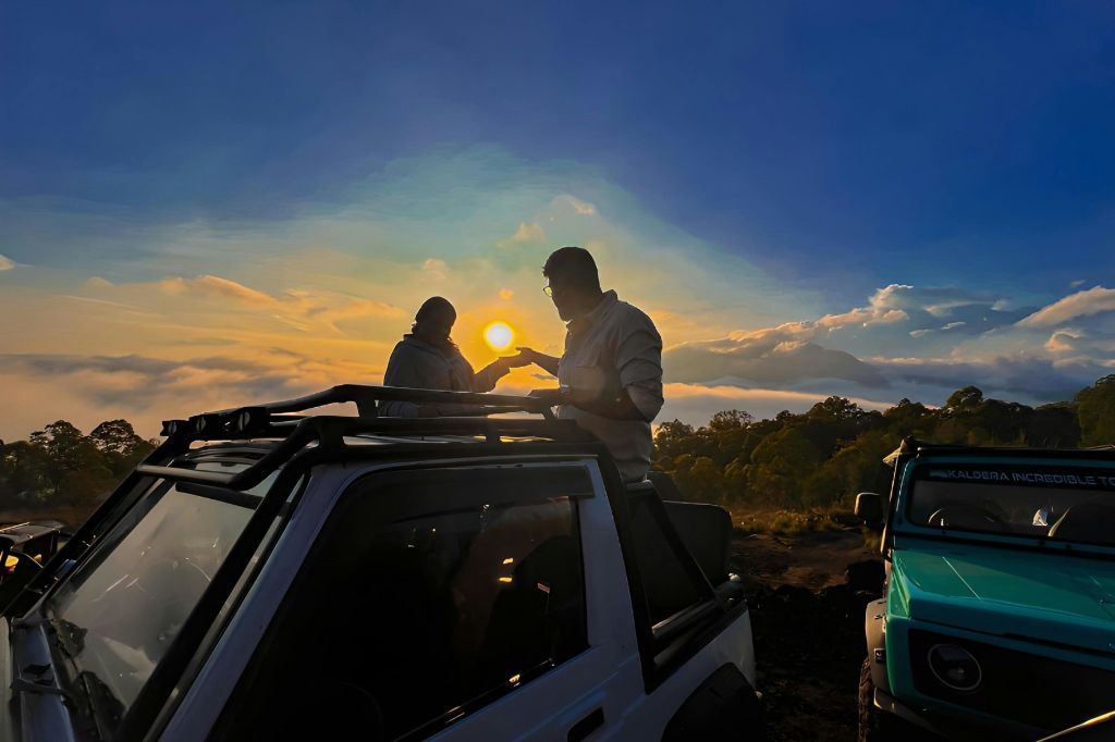 지프 타고 일출 감상하기