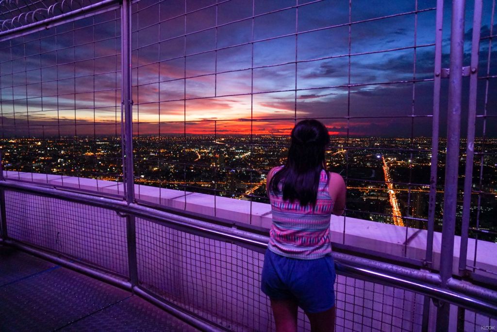 전망대에서 바라보는 야경은 그야말로 환상입니다.