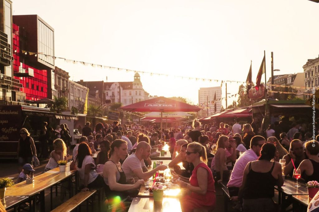 스필부덴광장에서 여름을 만끽하는 시간