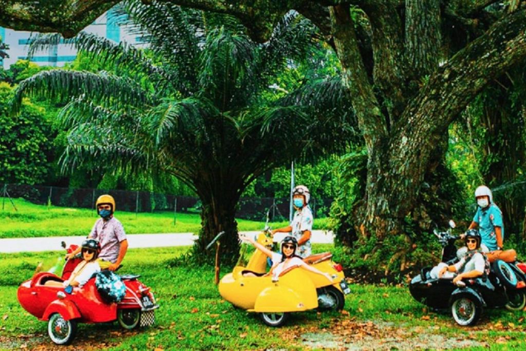 베스파 타고 즐기는 싱가포르 사이드카 투어 (부유한 아시아인)