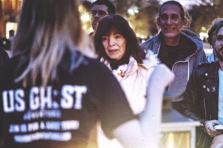 매혹적인 유령 투어를 통해 워싱턴 D.C. 의 과거를 느껴보세요.