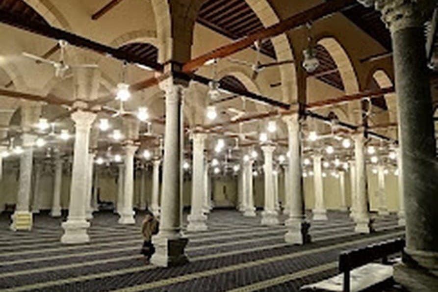 카이로의 역사를 알아보는 가이드 투어 - 이집트 최초의 모스크인 암르 이븐 알 아스 모스크와 그 문화적 중요성