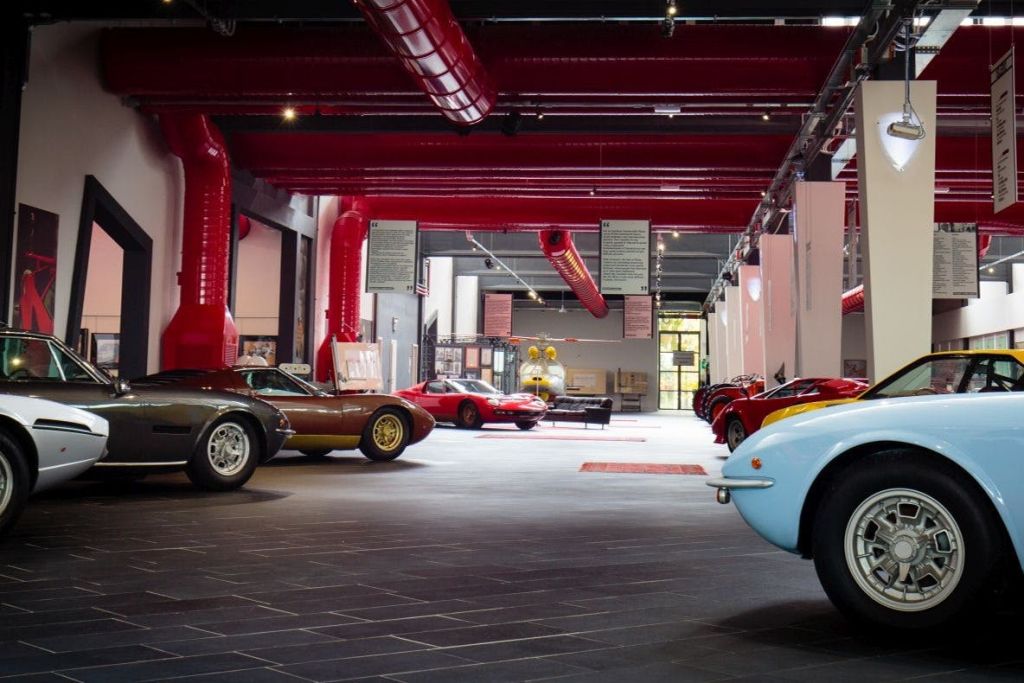 람보르기니의 오래된 자동차