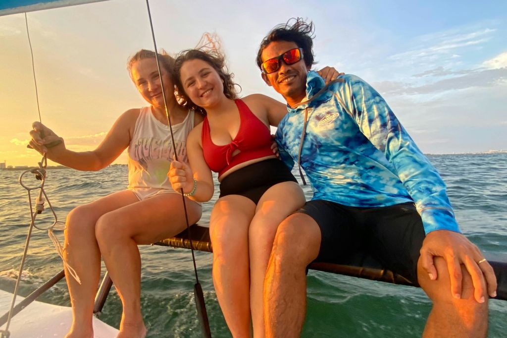 친구와 사랑하는 사람들과의 즐거운 추억, 골든 아워로 멋진 사진을 찍을 수 있습니다!