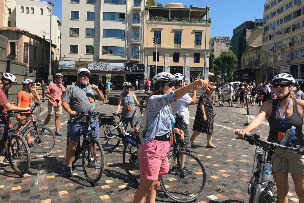 모나스티라키 광장에 정차 중인 승객