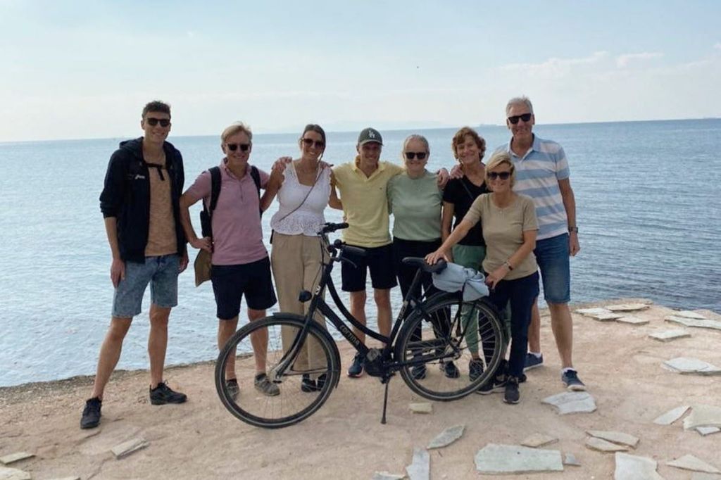 단체와 함께하는 아테네 해안 투어