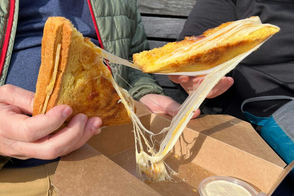 네덜란드 구운 치즈 샌드위치!