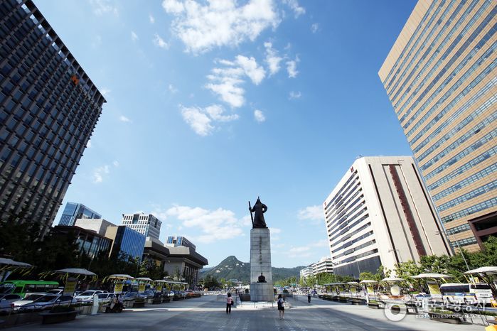 Gwanghwamun Square Thumbnail 4